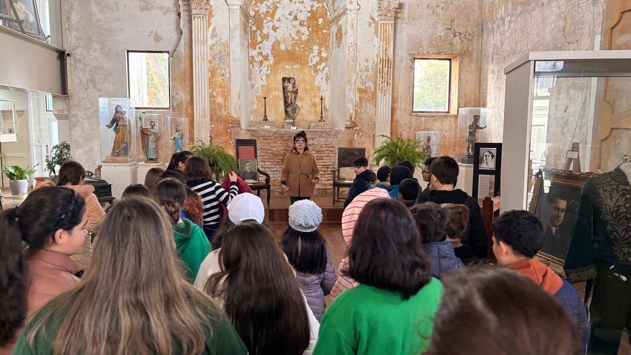 Escola Estadual Sueni Goulart Santos visita Museu Nossa Senhora do Rosário Bom Fim e celebra os 15 anos do espaço