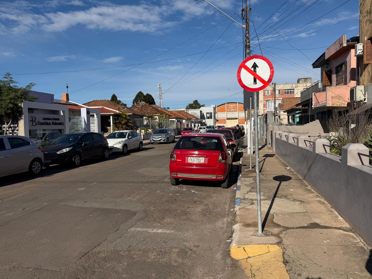 Mão única: Nova sinalização altera trânsito na Rua República do Líbano