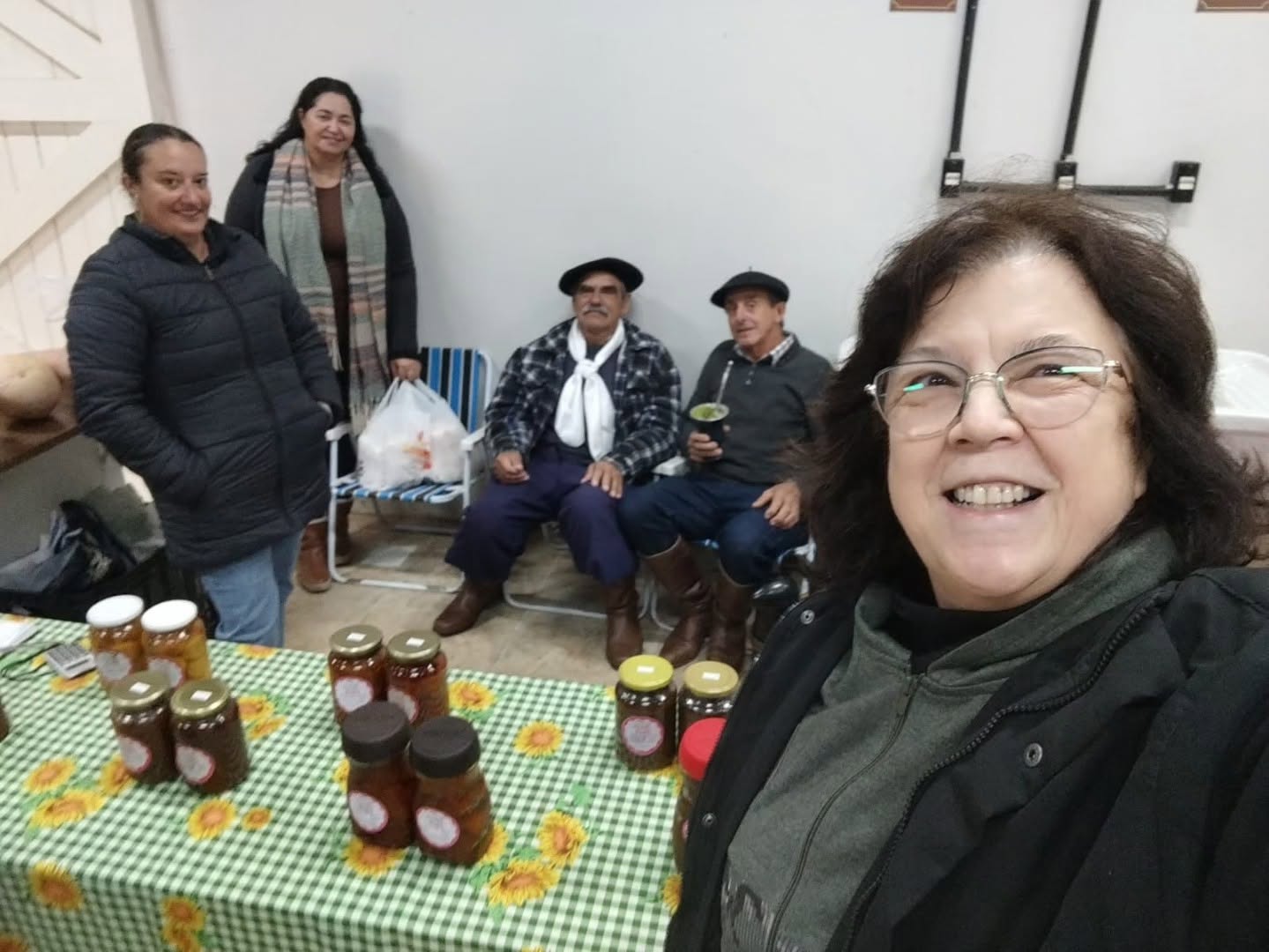 VICE-PREFEITA SANDRA WEBER PRESTIGIA FEIRA DA ESTAÇÃO FÉRREA E DESTACA IMPORTÂNCIA DA AGRICULTURA FAMILIAR