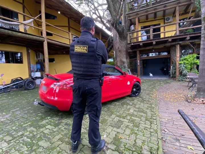 Polícia | PF APREENDE CARROS E CAMINHÕES EM OPERAÇÃO CONTRA CONTRABANDO DO MEL