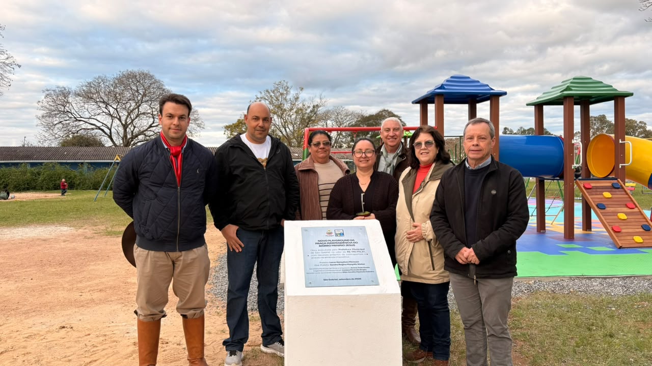 Novo playground é entregue na Praça Independência, no bairro Menino Jesus Novo espaço de lazer recebeu investimento de R$ 170,7 mil, com emenda impositiva com contrapartida do Município