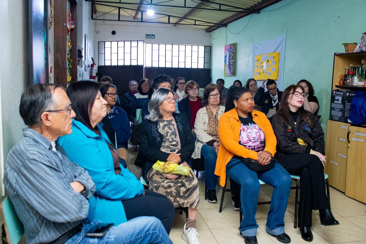 Cras Centro-Oeste promove encontro do Setembro Amarelo com foco na valorização da vida e na saúde mental Atividade reuniu usuários do serviço em um momento de diálogo, troca de experiências, informação e acolhimento