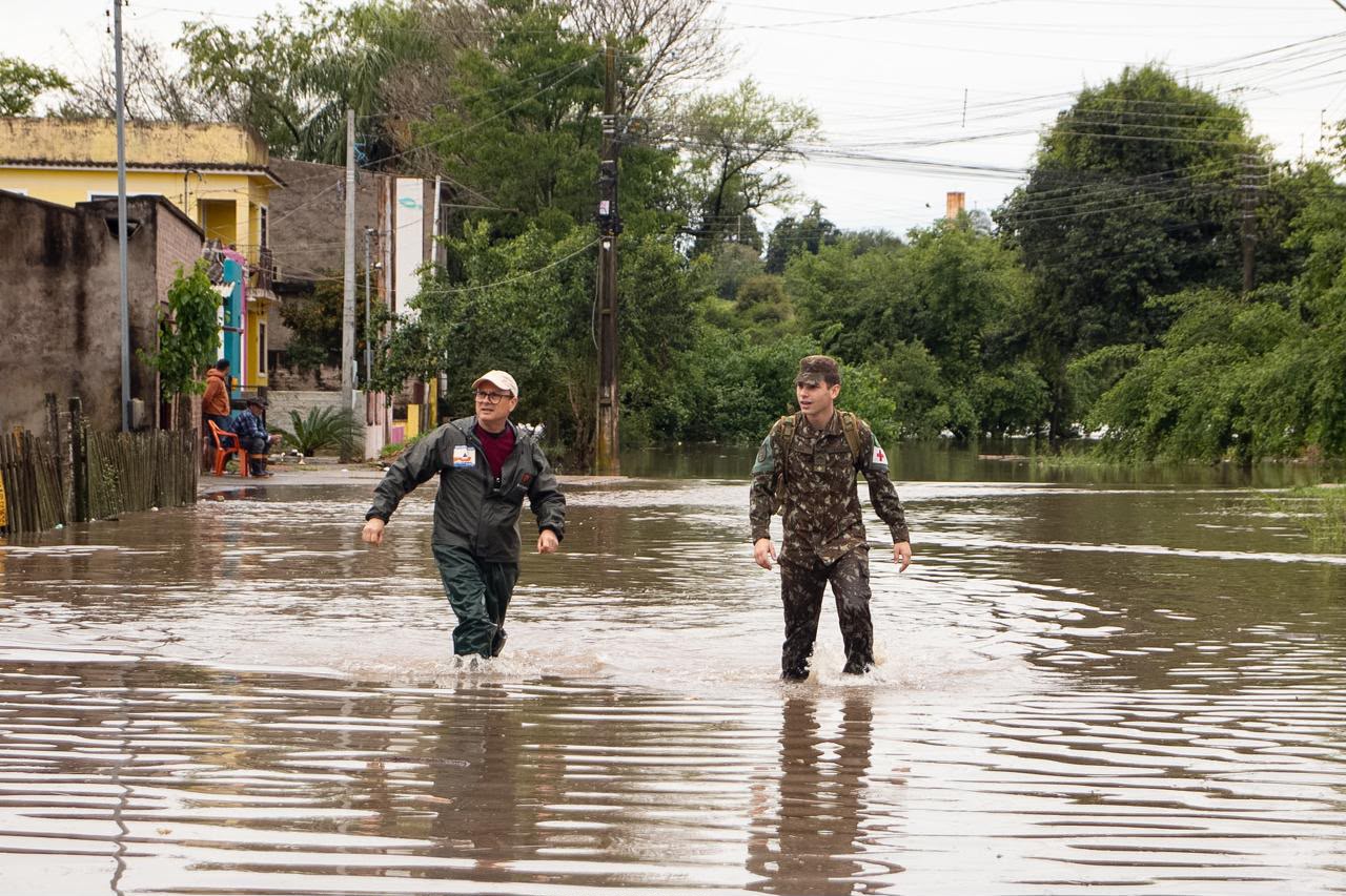 Rio Vacacaí sobe quase 3 metros e Defesa Civil e Exército mobilizam equipes para atender áreas atingidas pelas chuvas