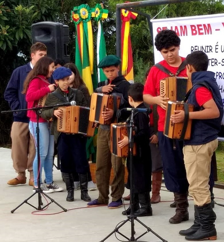 ​NO CERRO DO OURO, ESCOLA DO CAMPO REALIZA ATIVIDADE CULTURAL ENVOLVENDO ALUNOS E PAIS.